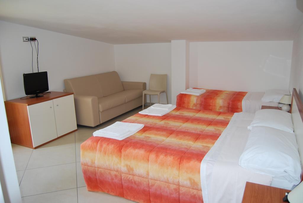 Hotel Europa Nereto Oda fotoğraf